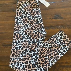 Girl’s Leopard print leggings.